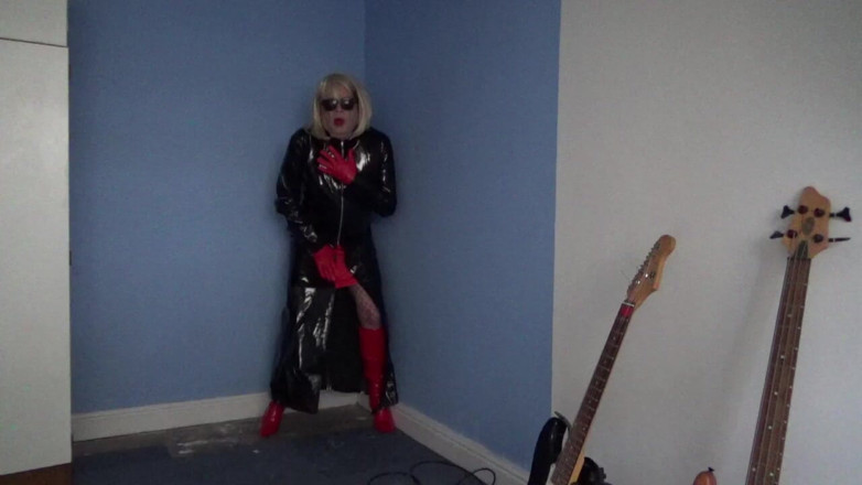 Leather Kirsten: Pvc와 가죽으로 발정나기