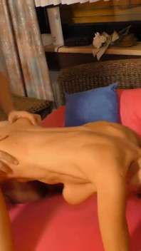 Due scene di sesso bollenti con milf che succhiano e scopano un grosso cazzo