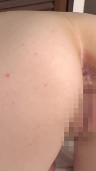 Ayaka của người yêu có một cái mông được bao phủ bởi một cái mông với một góc tập trung vào một dải khiêu dâm tôn sùng mông