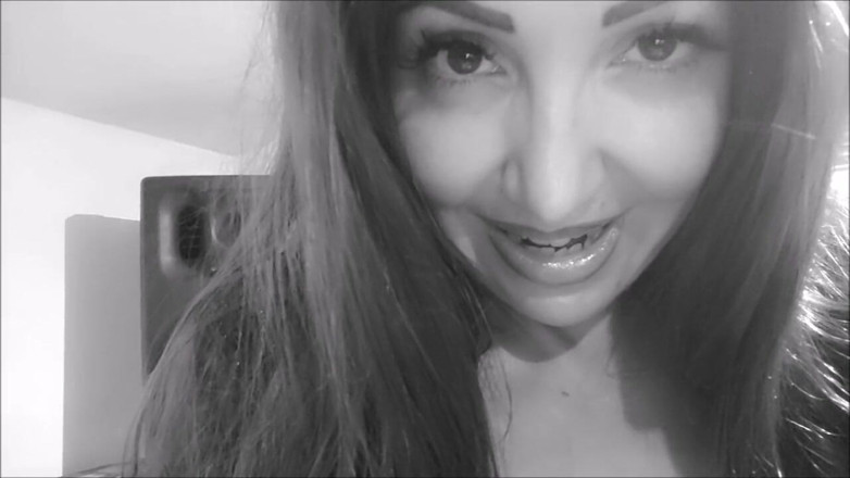 savannahamatoriale: Morticia Addams when Gomez is not here