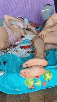 Juegos previos en el dormitorio con una pareja de amateurs.