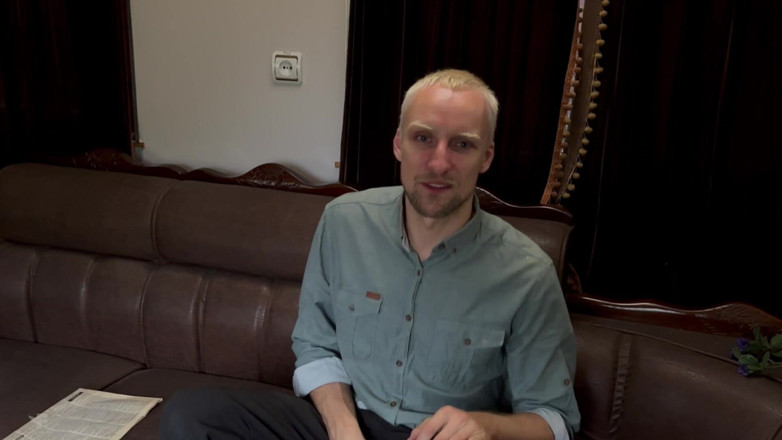 Falcon Al: Проводник Поезда Смог Решить Проблему Пассажира И Умело Обслужил Его Огромный Член