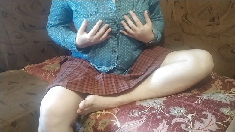 Milky Mari: Chov dospívající studentky na staré pohovce! - Mléčná Mari