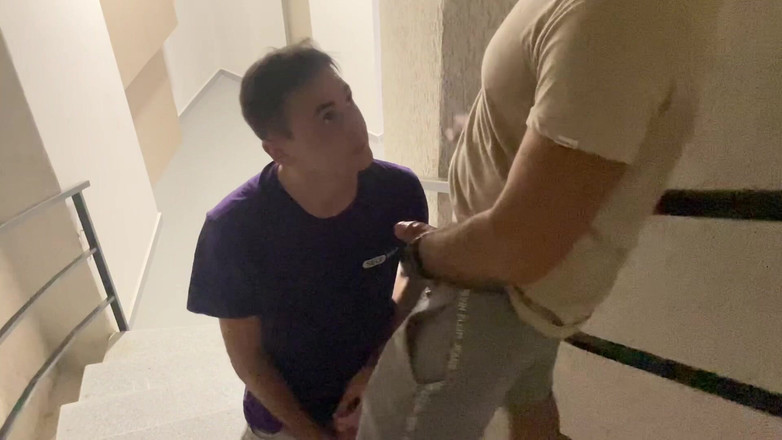 Nick Lewis: सीढ़ी में लटके को उड़ाना