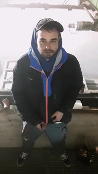 Éjaculation dans mon appartement privé où je vais me masturber