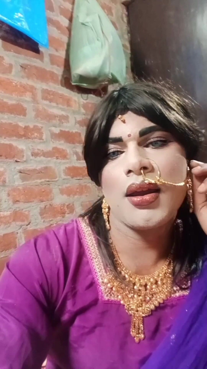 Urvashipatil123: Urvashipatil Rani Kinnar se distrează purtând Salwar Kameez