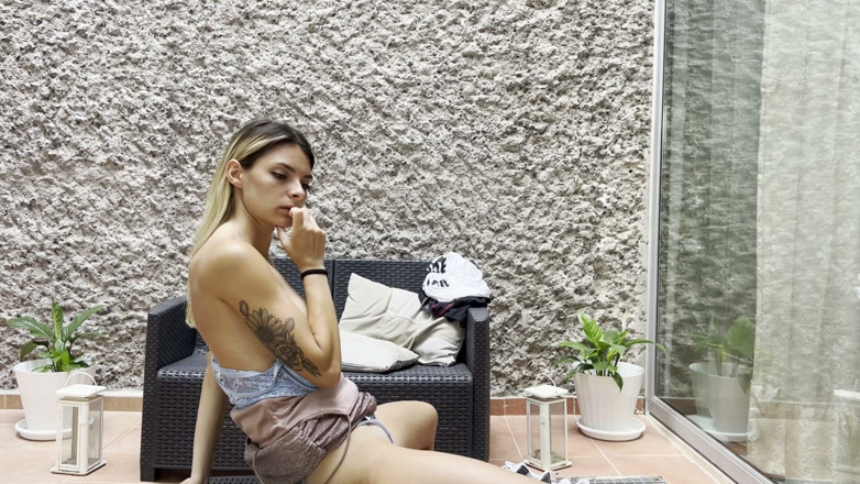 Tommy e Annika: I Met a Teen on the Elevator of the Hotel,...