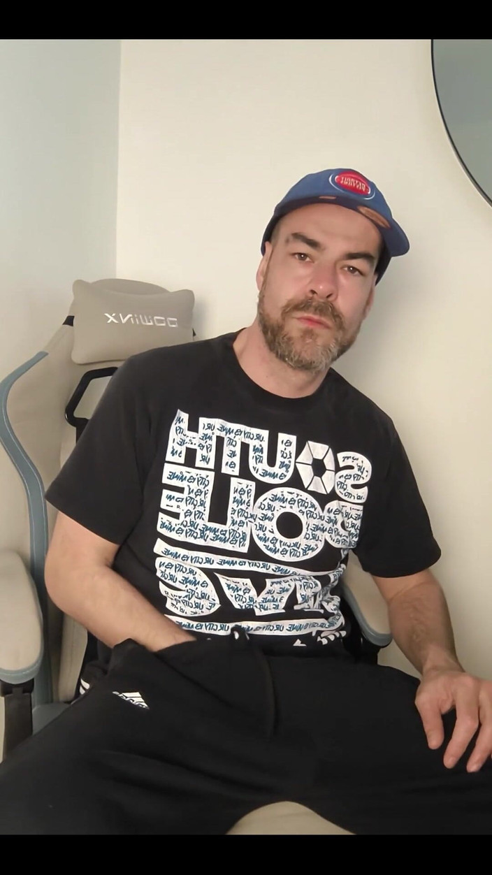 JanuxShark: डेस्क पर मरोड़ना स्मार्ट वर्किंग