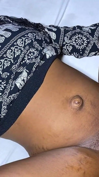 Giovane ragazza africana scopa il bbc del fratellastro perché è eccitata