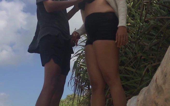 memewmbem: Tobrut girl fickt am strand