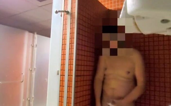 Wanker forever: Quay tay trong phòng tắm tập thể dục