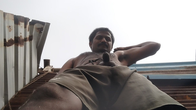 KUMBHA MANOJ KUMAR: Xhard - il regista regista cerca la moglie