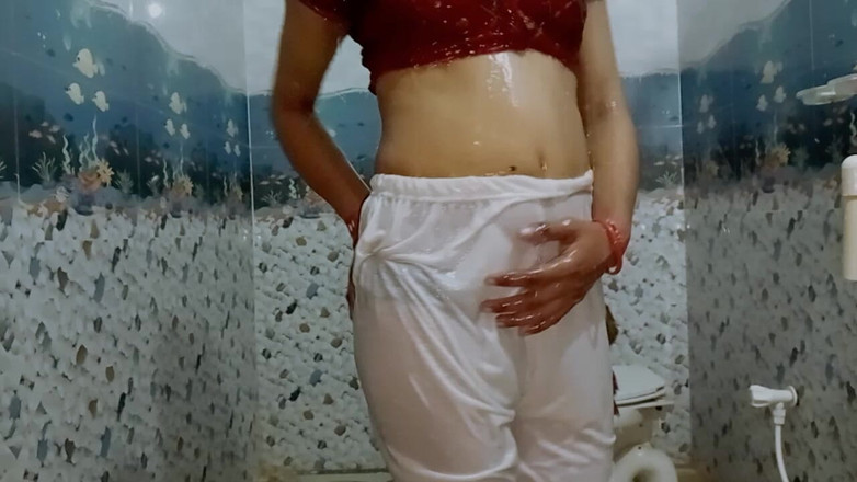 Ankurpriya000: Indyjska macocha kąpiel w Open White Legis sprawia, że czuję się...