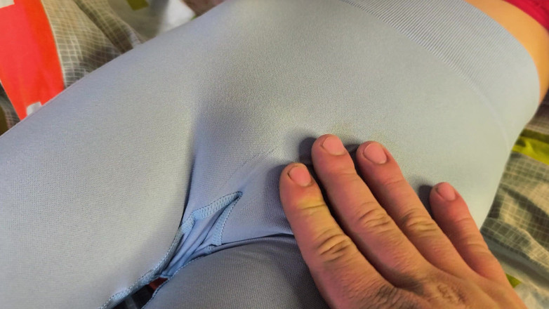 Blondasexy00: Fratele Vitreg a Îndrăznit Să-mi Atingă Pizda Virgină! Îmi Urmărește Conturul Pizdei În...