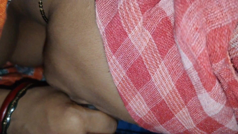 Hubby 23: Mătușa indiană Aaj Mere Ko Blowjob Diya