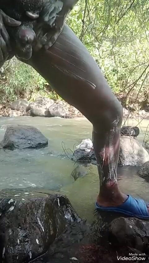 Sexyjayla254: साबुनी हस्तमैथुन बड़ा काला लंड बाहर वीर्य छोड़ रहा है भाग 2