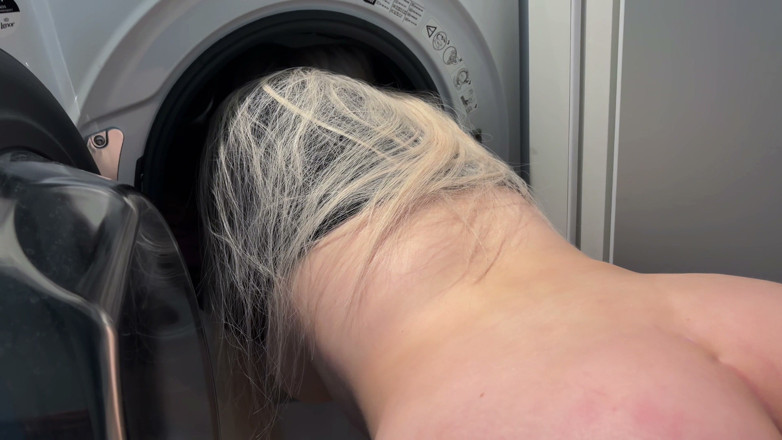 Blondessa: The Neighbor Got Stuck in the Washing Machine and I...