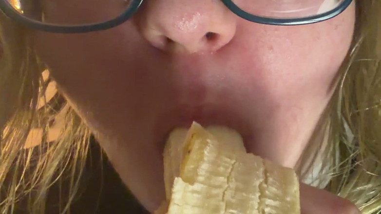 Spunk Kip: Sensually Eating a Banana
