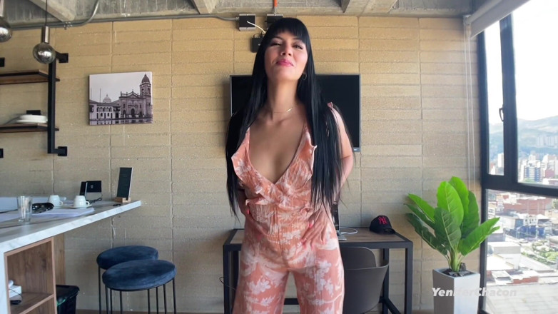 Yenifer Chacon: Too Much Ass. Mr. Johnny Grey