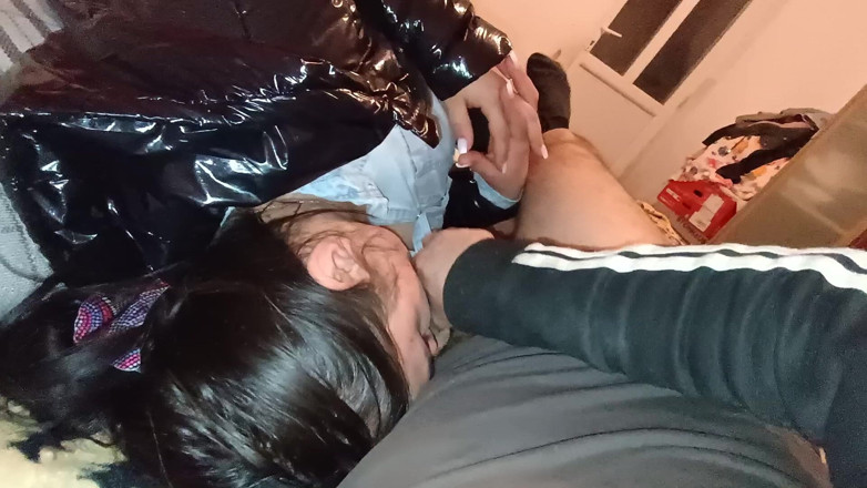 Ionut899: Llego a Casa, Le Chupo La Polla a Mi Novio...