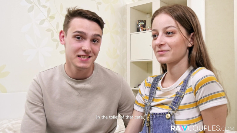 Teen Mega World: Dude matar petite babe med spermier