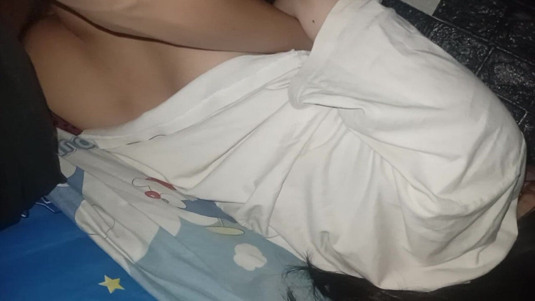 Famly sex: Den glatten arsch einer asiatischen jungfrau ficken