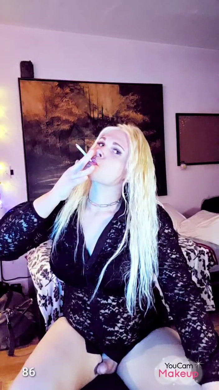 Darkfetish2k: Stroking and Smoking Kylie Rey