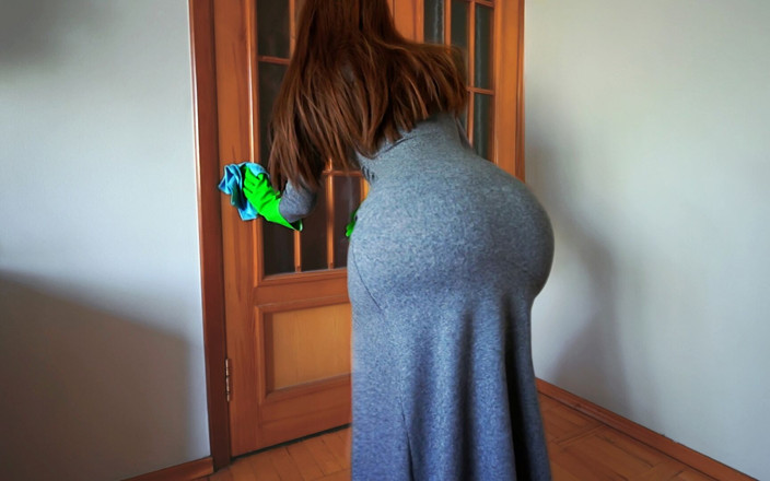 wowlove: Une belle-mère en forme surprend son beau-fils avec une érection en...