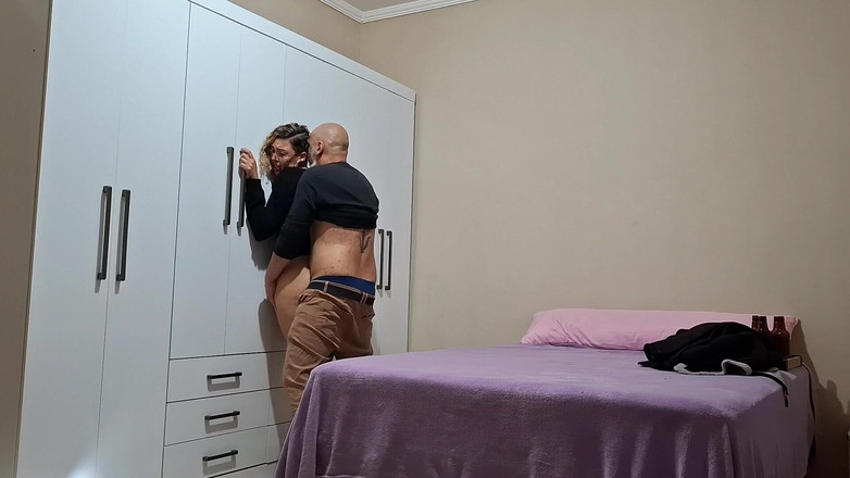 Gabi SweetCouplesStories: Вітчим переконує свою хрещену дочку зайнятися з ним сексом за відсутності дружини.