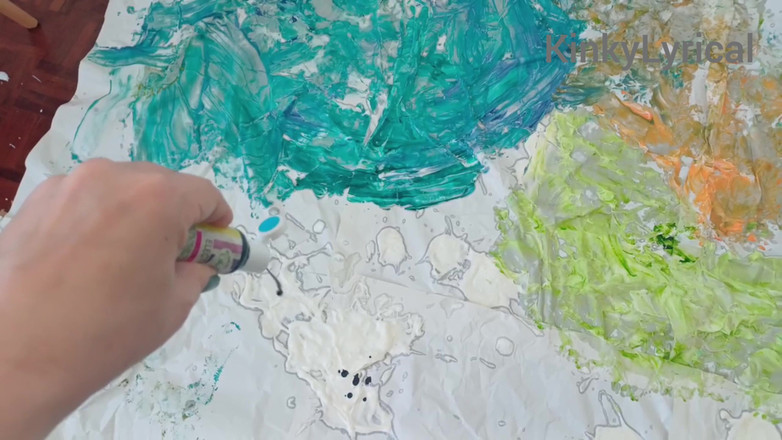 Kinky Lyrical: 발 예술 - 발로 그림