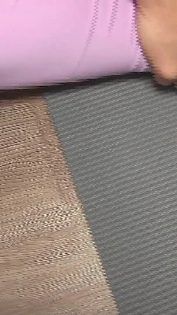 Sinn Sage: Yoga met Sinn en Laila met Sinn Sage, Laila Delight