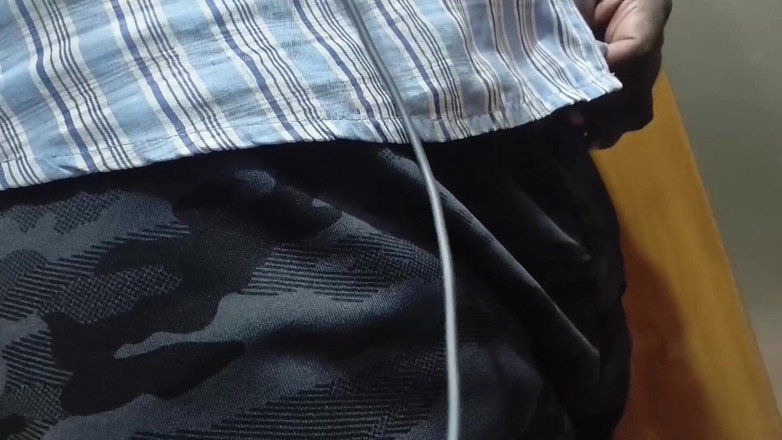 CarvingShovel: Ukazování čůráka ve veřejném výtahu