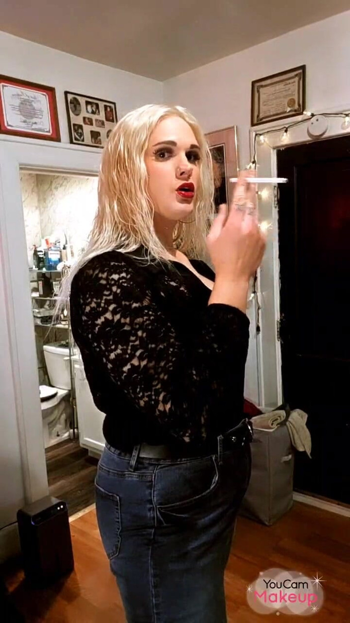 Darkfetish2k: Mami fumează înainte de futut