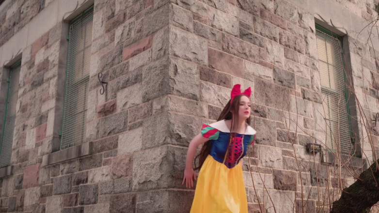 Cosplayground: Parodi cosplay hazel moore as snow white muncrat di bianca...