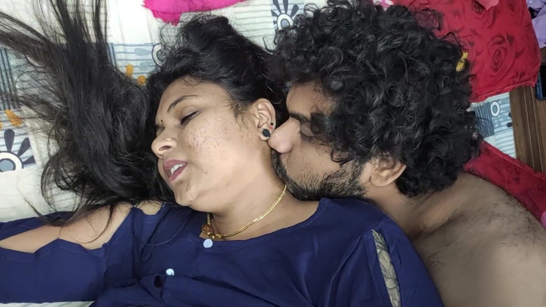 Vaishnavysharunraj: Eliminación de top azul romance caliente, loc labial, chupar y...