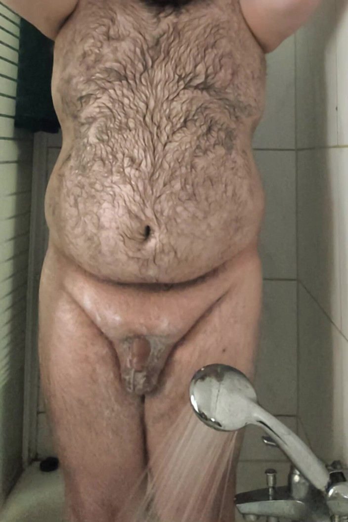 BearPup Akuma: Beruang Gemuk Bermandi