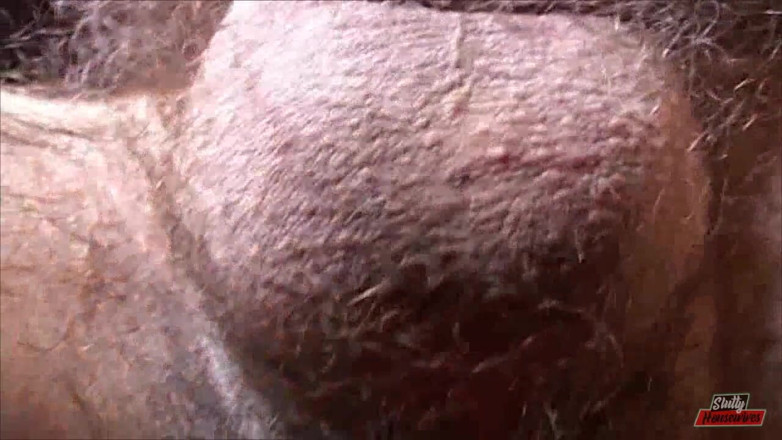 Vere Casalinghe Italia.: Una ragazza pelosa arrapata si prende una scopata calda ed...
