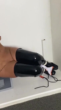 Super Latina związana ciasno, rozebrana nago i zakneblowana! *1080p Fhd*