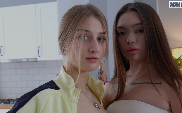 Sasha Paige: Opgewonden tienermeisje eet sperma uit de kut van haar Aziatische...