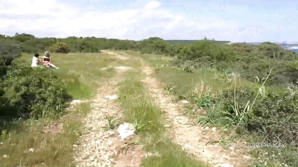 Real Agent: Sasha Rose和daniella Margot热辣的户外女同性爱