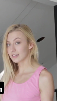 SislovesMe - glücklicher hengst wurde erwischt, wie ein geiles blondes schätzchen ihre fotze reibt, bekommt sie stattdessen zu ficken
