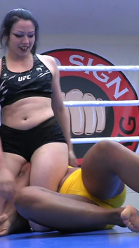Goth Delilah Vs Lola Marie