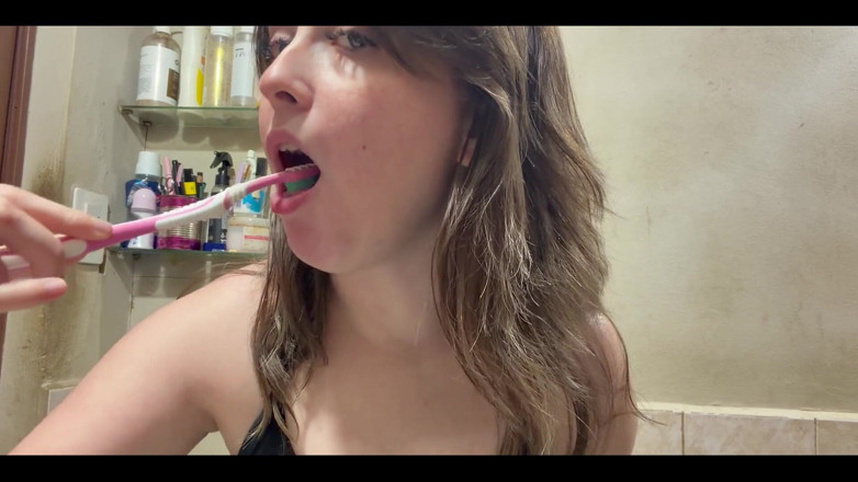 RavenHearth666VIP: Playing with My Toothbrush