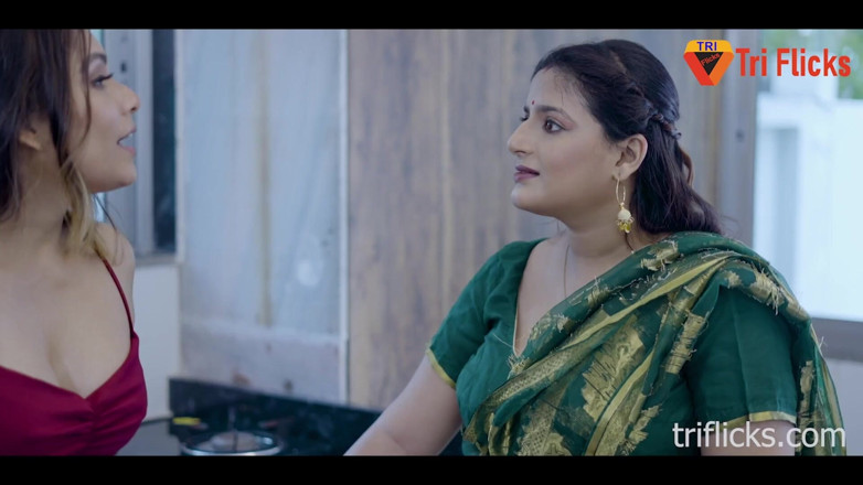 Triflicks: Garmi-Saison. Lesbenszene mit Zoya Rathore und Aysuhi Bhowmick