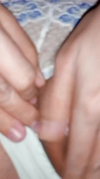 Coño mojado y esponjoso de una linda novia filipina