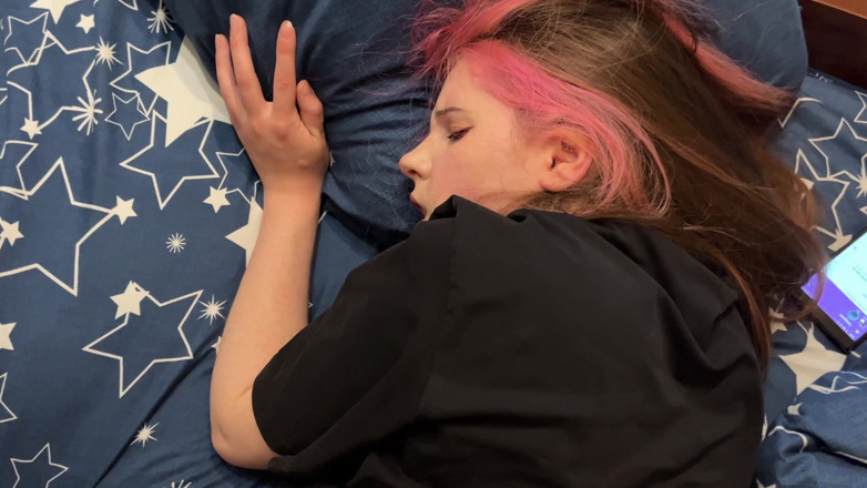 BubbleGum: Mi novia es adicta al fumar y su polla favorita