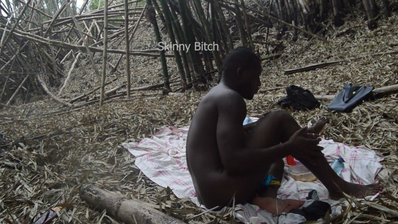 Skinny Bitch: Sesso nella foresta all'aperto Parte 2