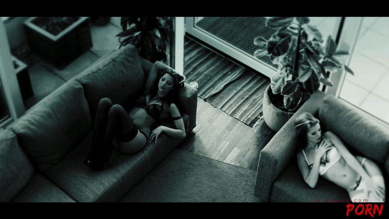 SaintPorn: Cindy Hope ve Kate lezbiyen mutluluğun daha fazla bulvarını keşfediyor