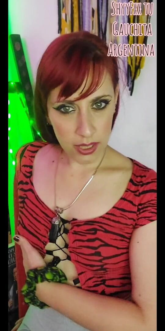 Tu Gauchita Argentina: Shyyfxx Sua Insaciável Meia-irmã ninfomaníaca chega quente da academia !! JOI...