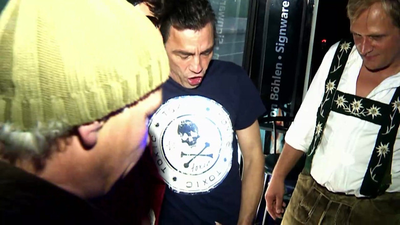 Erotic Planet Studio: 大黑鸡巴在阴道里猛烈操着丰满的胸部